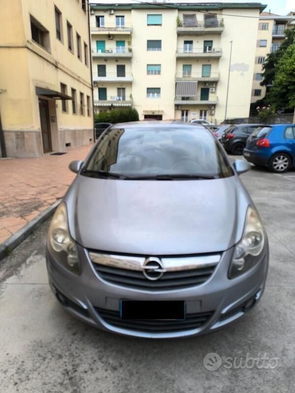 Usata 2010 Opel Corsa Due volumi | 3500 € (Buon prezzo) - Immagine 1/4