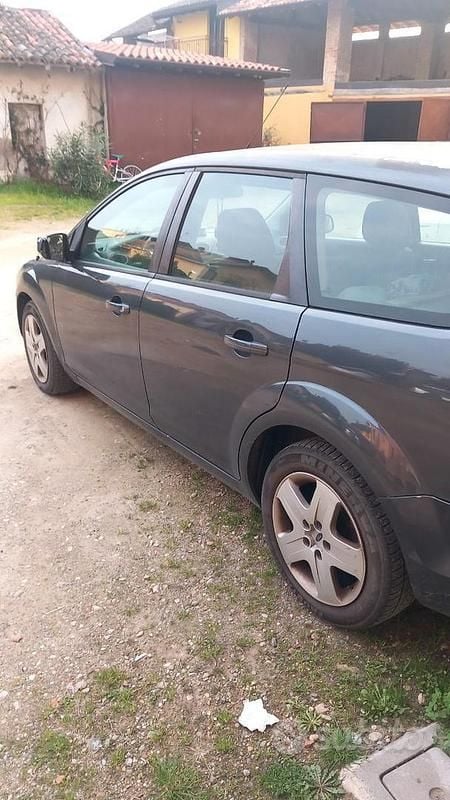 Usata Ford Focus 90 CV (66 kW) 2008 Grigio Station wagon
