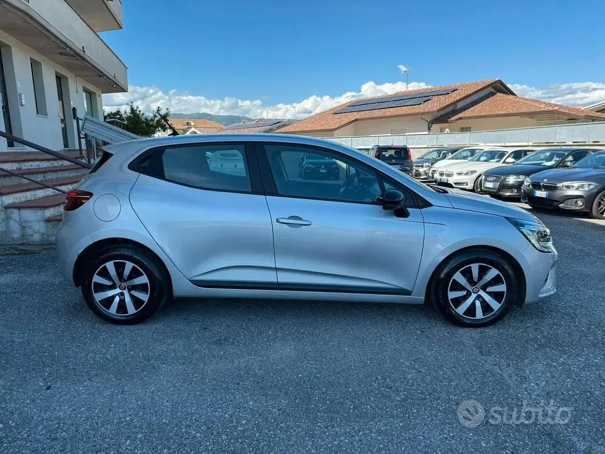 Usata Renault Clio V Equilibre 101 CV (74 kW) 2023 Grigio Berlina