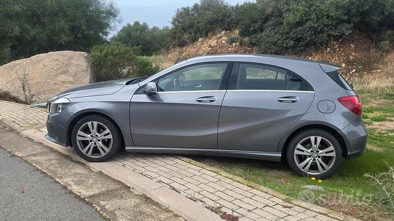 Usata Mercedes A180 109 CV (80 kW) 2015 Grigio Utilitaria