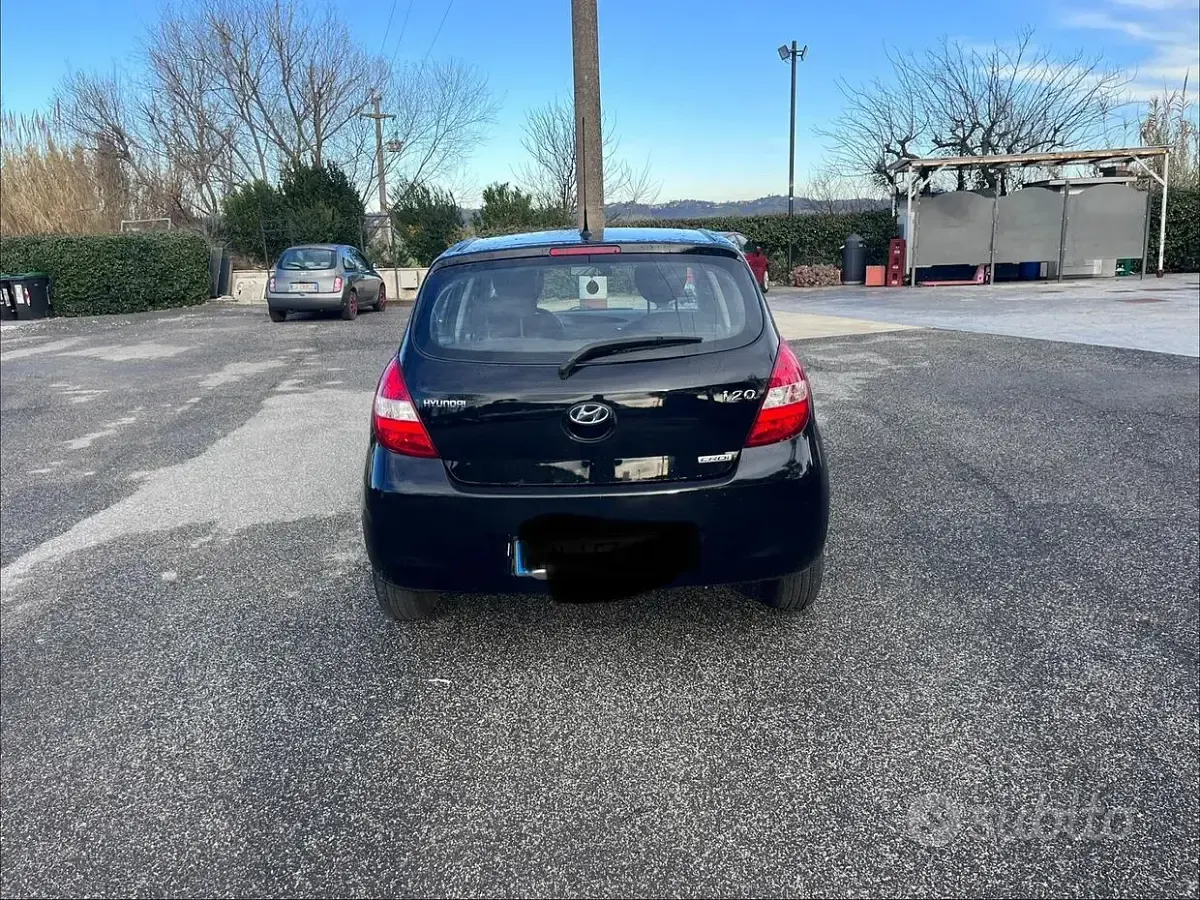 Usata Hyundai i20 Comfort 90 CV (66 kW) 2013 Nero Utilitaria