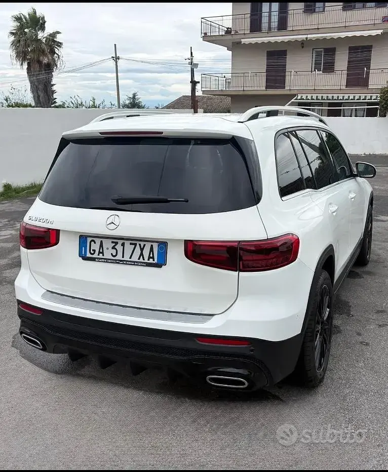 Käytetty Mercedes GLB200 150 HP (110 kW) 2020 Valkoinen Katumaasturi