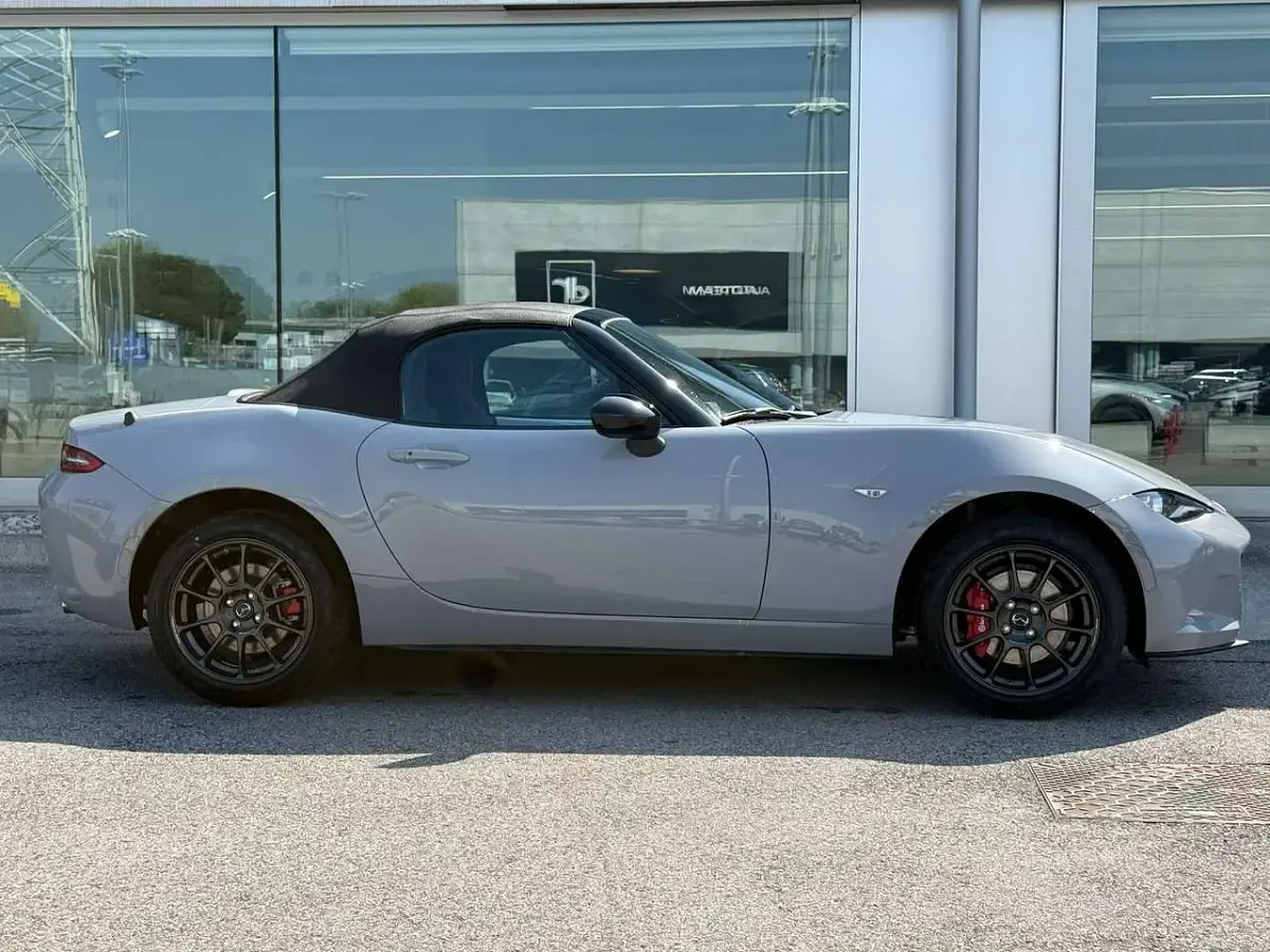 Nuova Mazda MX5 Homura-Line 132 CV (97 kW) 2025 Aero grey Cabrio