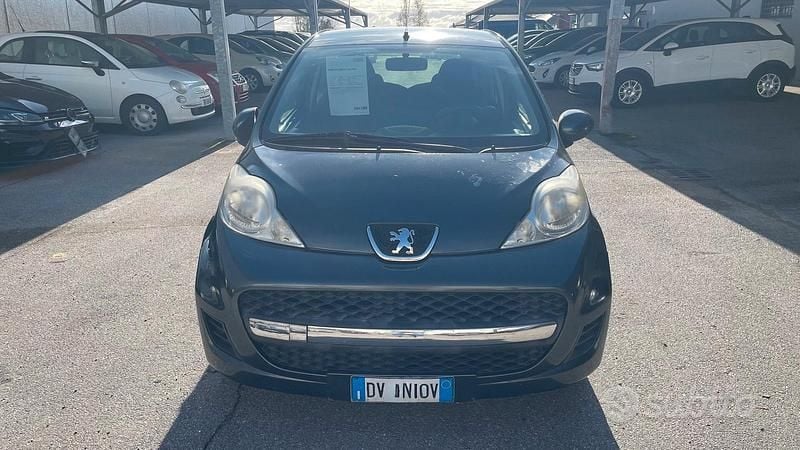 Usata Peugeot 107 68 CV (50 kW) 2009 Grigio Utilitaria