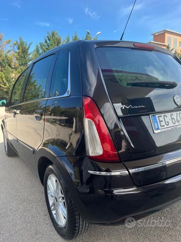 Usata Lancia Musa 95 CV (69 kW) 2011 Nero Monovolume