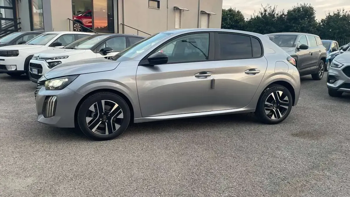 Nuova Peugeot 208 101 CV (74 kW) 2026 Grigio artense Utilitaria
