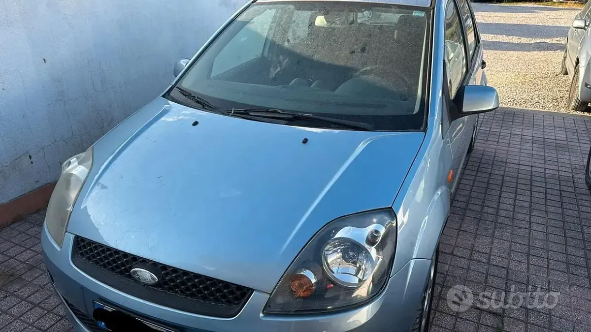 Usata Ford Fiesta Titanium 90 CV (66 kW) 2006 Grigio Utilitaria