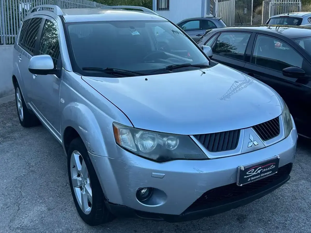 Usata Mitsubishi Outlander Intense 140 CV (102 kW) 2008 Argento SUV