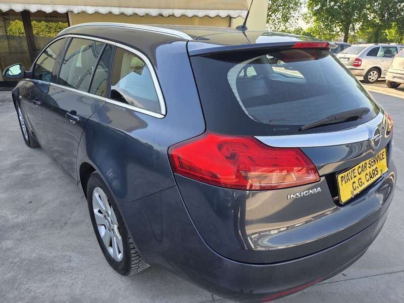 Usata Opel Insignia 131 CV (96 kW) 2011 Grigio Station wagon
