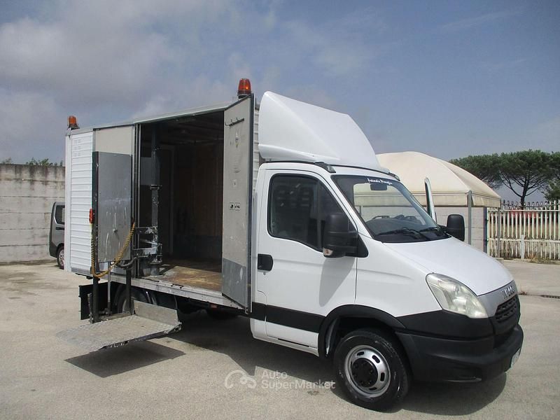 Usata Iveco Daily 106 CV (77 kW) 2012 Bianco
