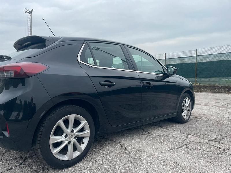 Usata Opel Corsa Elegance 75 CV (55 kW) 2021 Nero Berlina