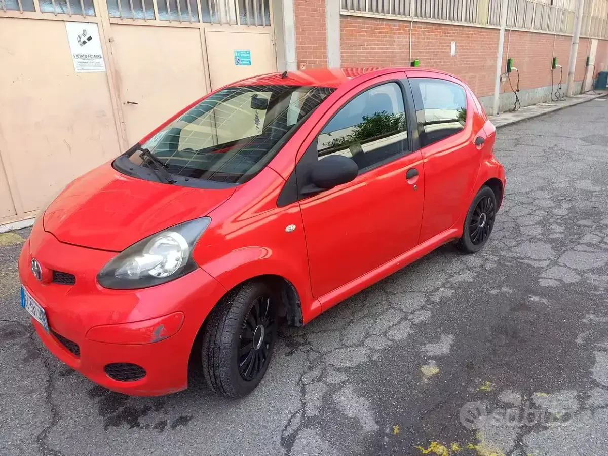 Usata Toyota Aygo 68 CV (50 kW) 2010 Rosso Utilitaria