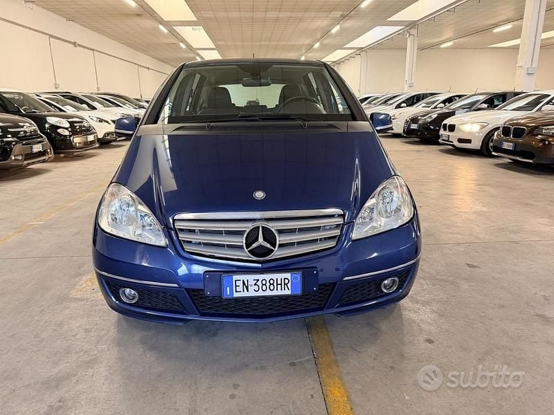 Usata Mercedes A180 Avantgarde 108 CV (79 kW) 2011 Blu Berlina