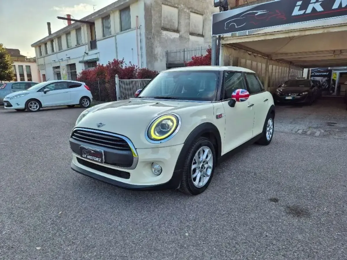 Usata Mini One D 95 CV (69 kW) 2019 Beige Utilitaria