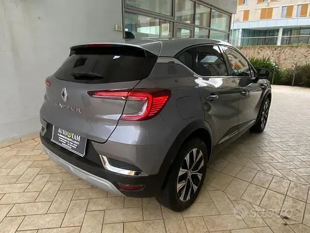 Usata Renault Captur Techno 91 CV (66 kW) 2024 Grigio SUV