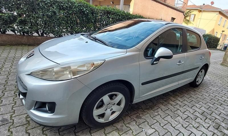 Usata Peugeot 207 68 CV (50 kW) 2009 Grigio Utilitaria