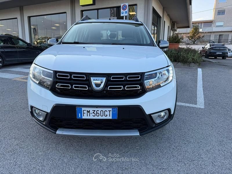 Usata Dacia Sandero 90 CV (66 kW) 2017 Berlina