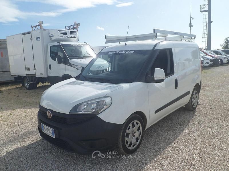 Usata Fiat Doblò 105 CV (77 kW) 2017 Bianco Monovolume