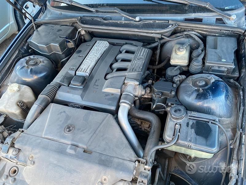 Usata BMW 318 Compact 1997 Blu Utilitaria