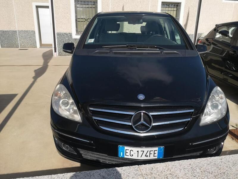 Usata Mercedes B200 Executive 140 CV (102 kW) 2011 Nero Utilitaria