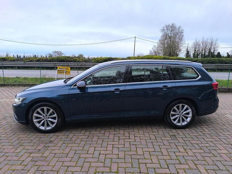 Usata VW Passat Business 119 CV (87 kW) 2020 Blu Station wagon