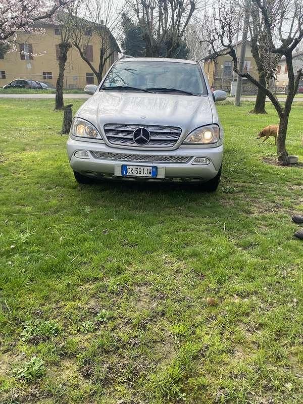 Usado Mercedes ML270 Classic 163 CV (119 kW) 2004 Gris SUV
