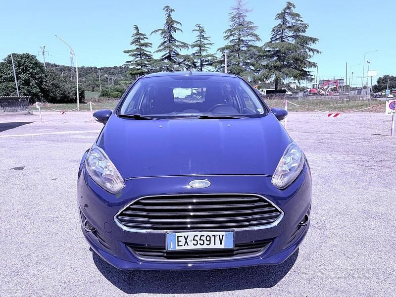 Usata Ford Fiesta Titanium 95 CV (69 kW) 2015 Blu Berlina