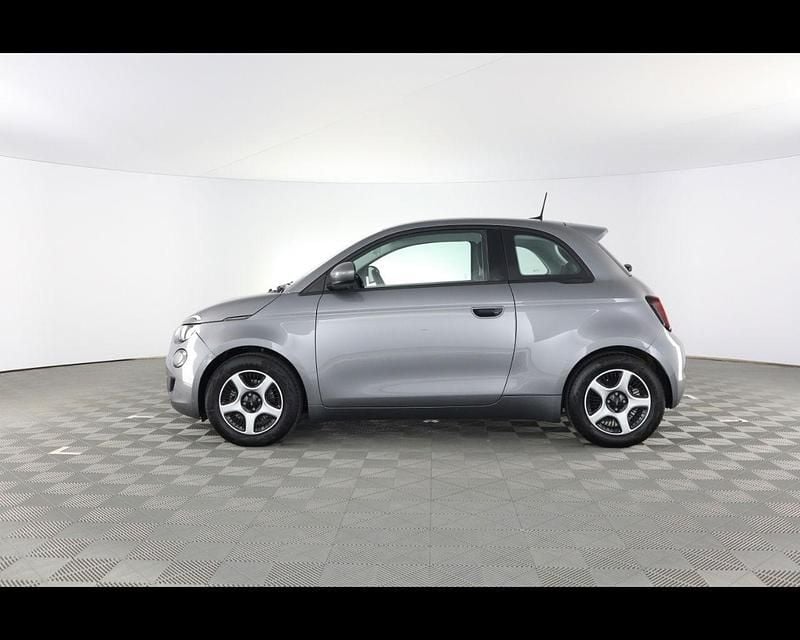 Usata Fiat 500e Passion 86 kW (118 CV) 2021 Grigio colosseo Berlina