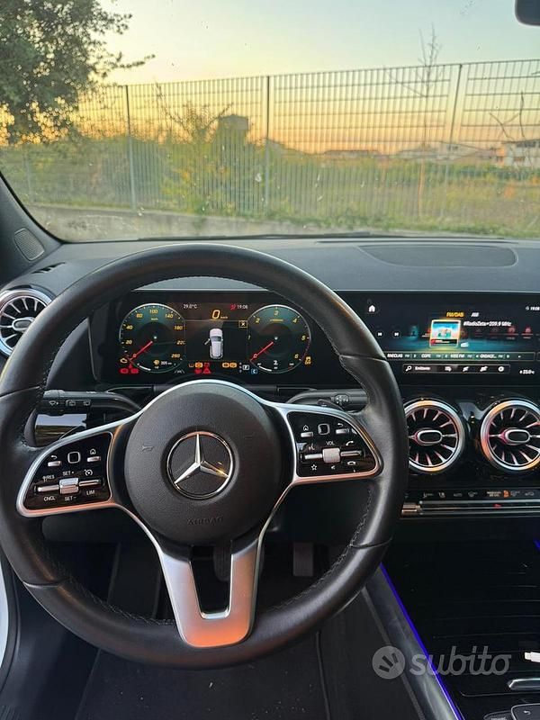 Usata Mercedes GLA200 150 CV (110 kW) 2024 Bianco SUV