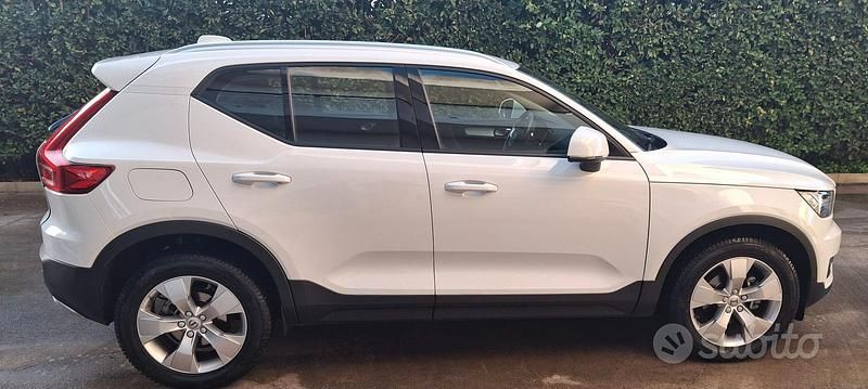 Usata Volvo XC40 Momentum 2021 Bianco SUV