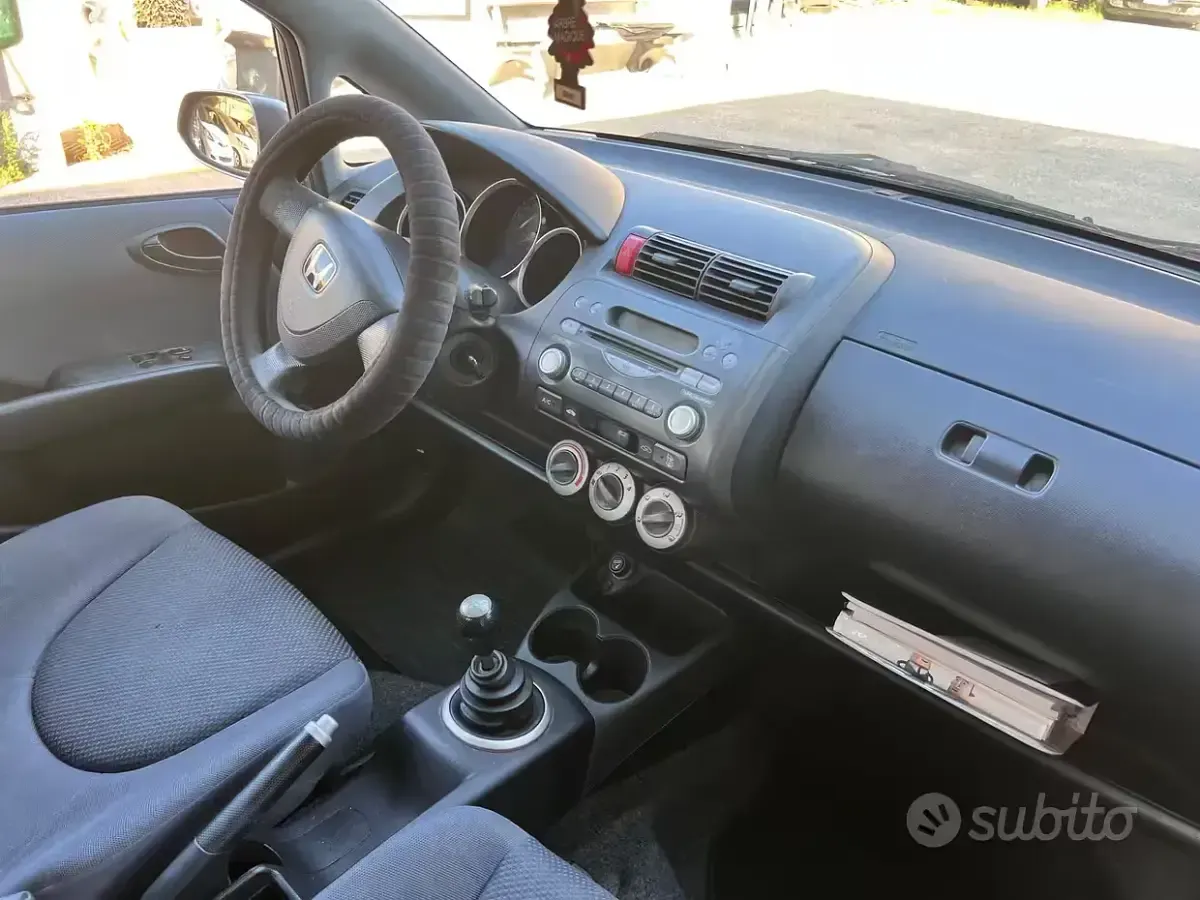 Usata Honda Jazz 78 CV (57 kW) 2007 Grigio Utilitaria