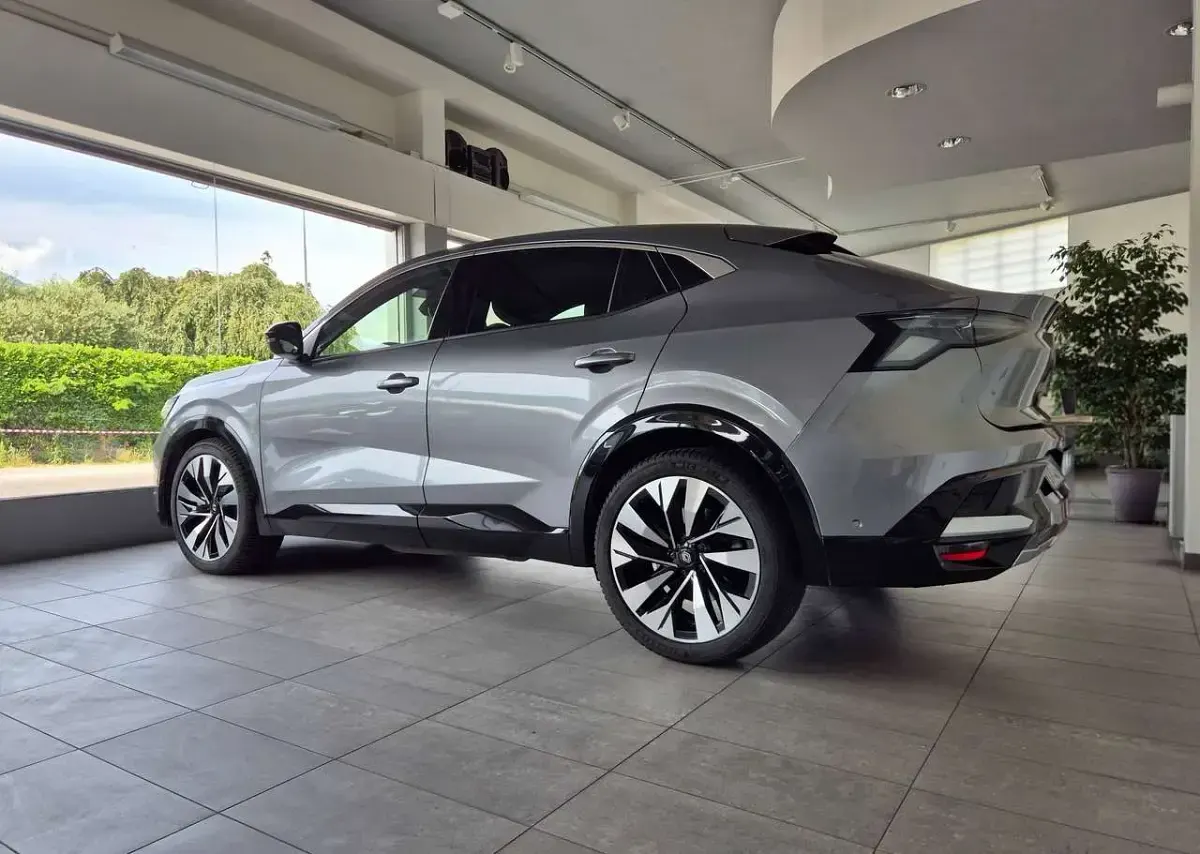 Usata Renault Rafale Techno 200 CV (147 kW) 2024 Grigio SUV