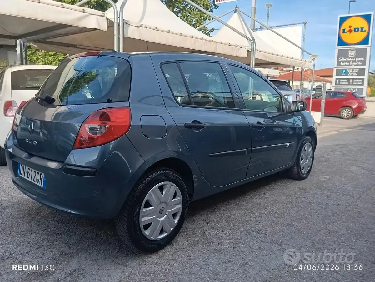 Usata Renault Clio II Dynamique 75 CV (55 kW) 2008 Blu Berlina