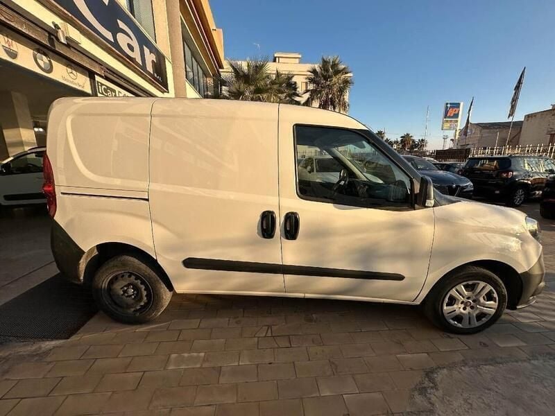 Usata Fiat Doblò Lounge 95 CV (69 kW) 2020 Bianco Monovolume