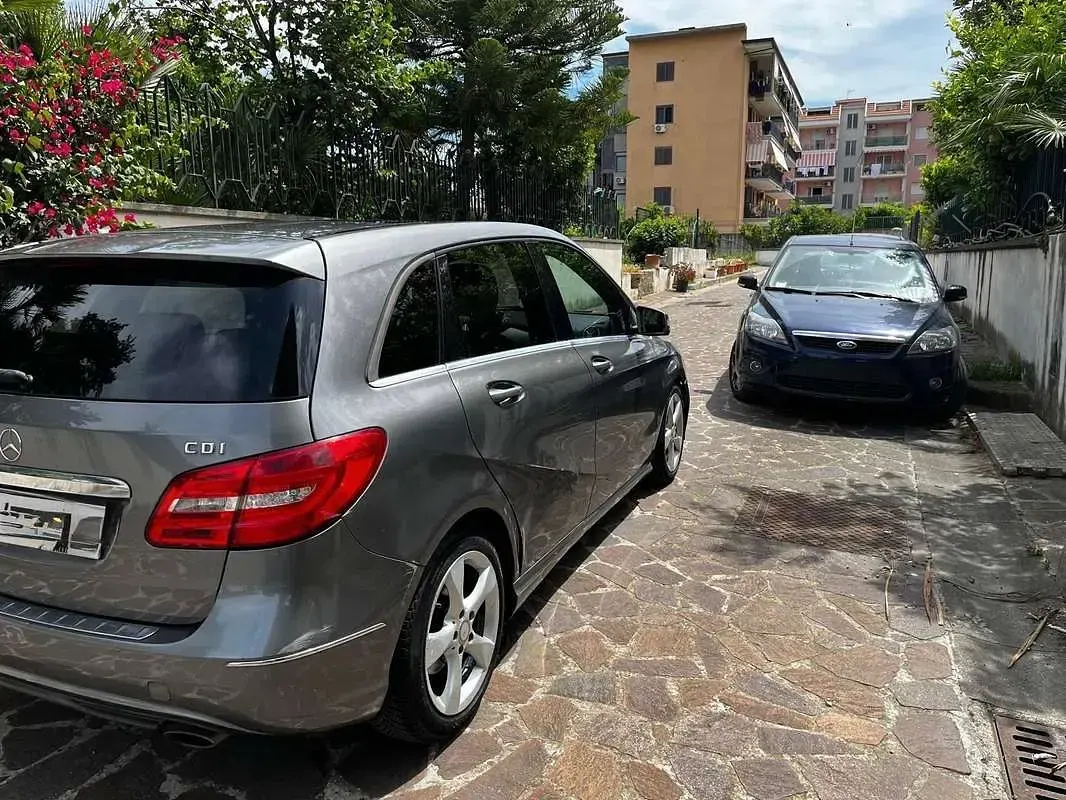 Usata Mercedes B200 Premium 136 CV (100 kW) 2013 Grigio Utilitaria