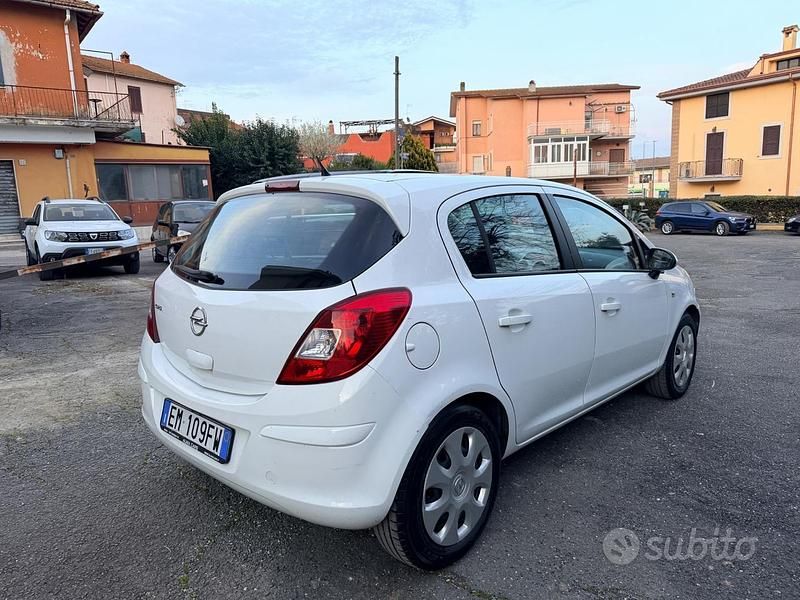 Usata Opel Corsa 85 CV (62 kW) 2012 Bianco Utilitaria
