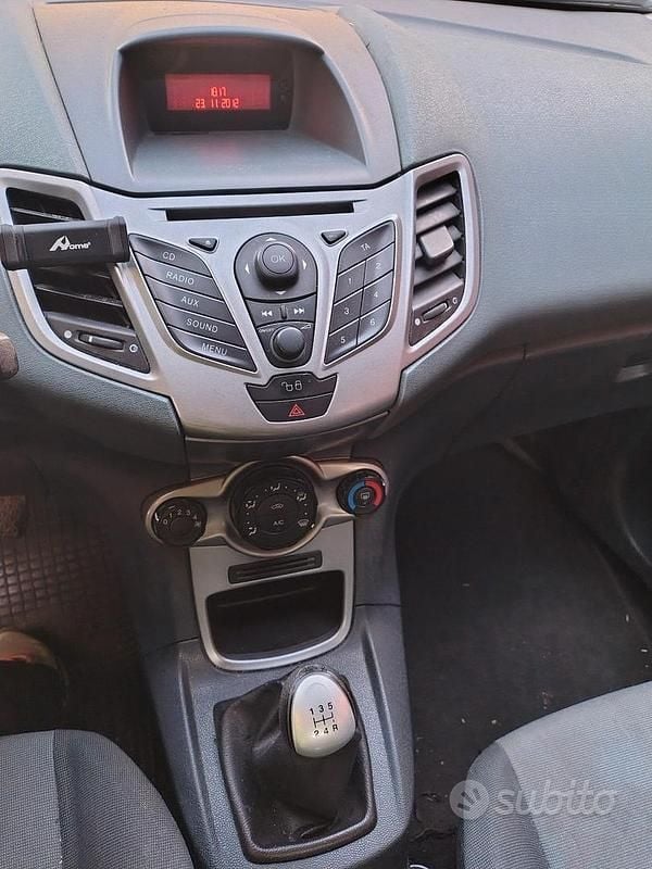 Usata Ford Fiesta 96 CV (70 kW) 2010 Blu Utilitaria