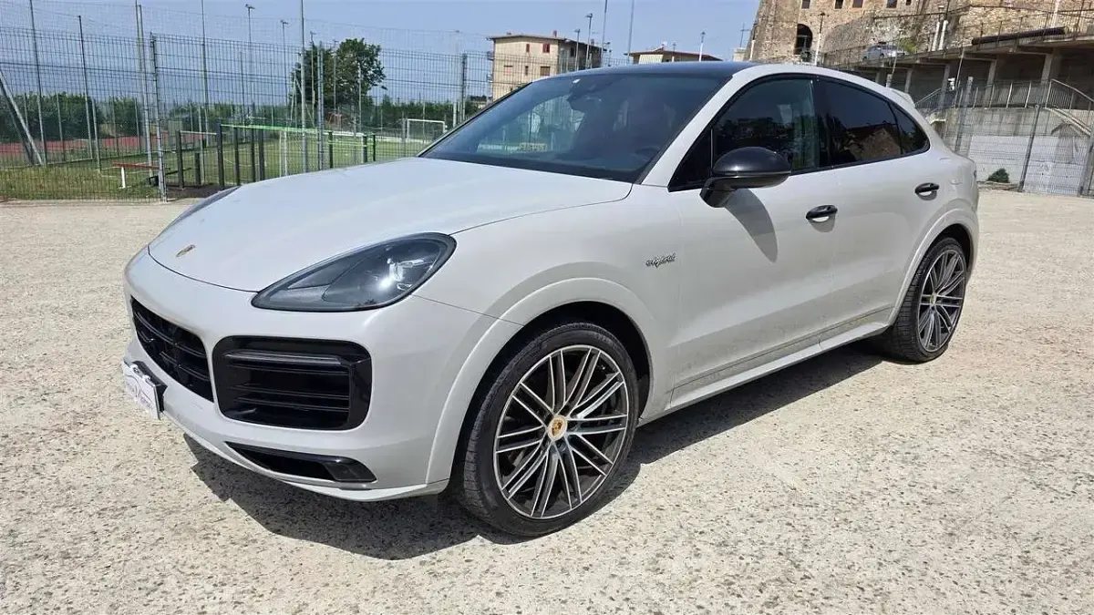Usata Porsche Cayenne 340 CV (250 kW) 2020 Grigio gesso SUV