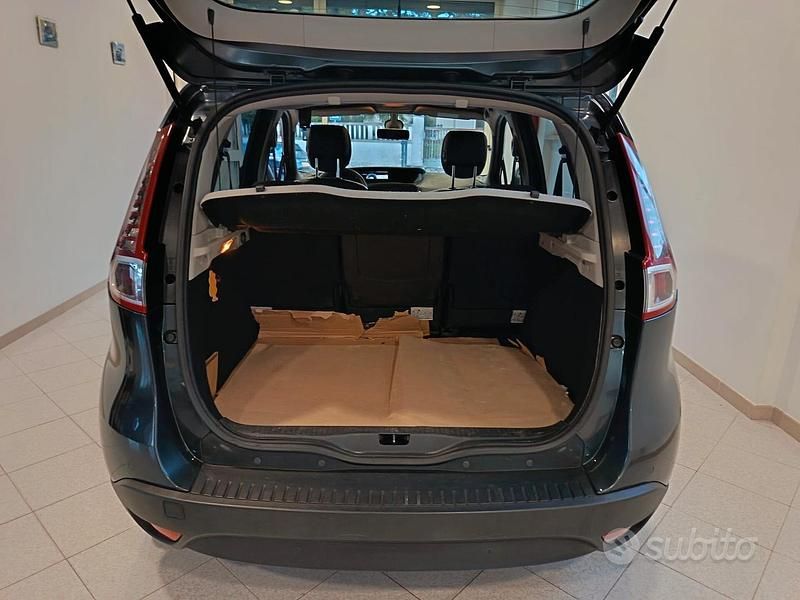 Usata Renault Scénic III Luxe 110 CV (80 kW) 2012 Grigio Monovolume