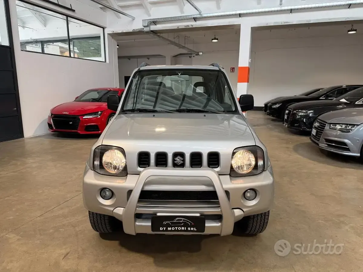 Usata Suzuki Jimny 86 CV (63 kW) 2005 Grigio SUV