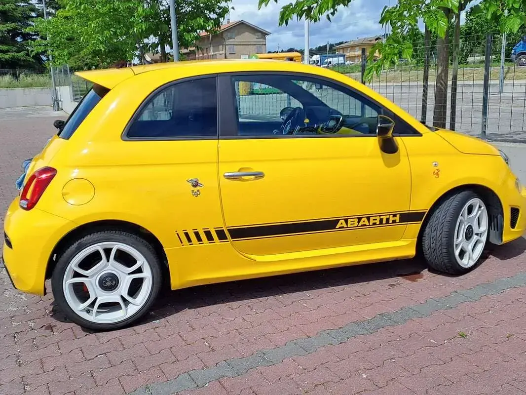 Usata Abarth 595 144 CV (105 kW) 2019 Giallo Utilitaria