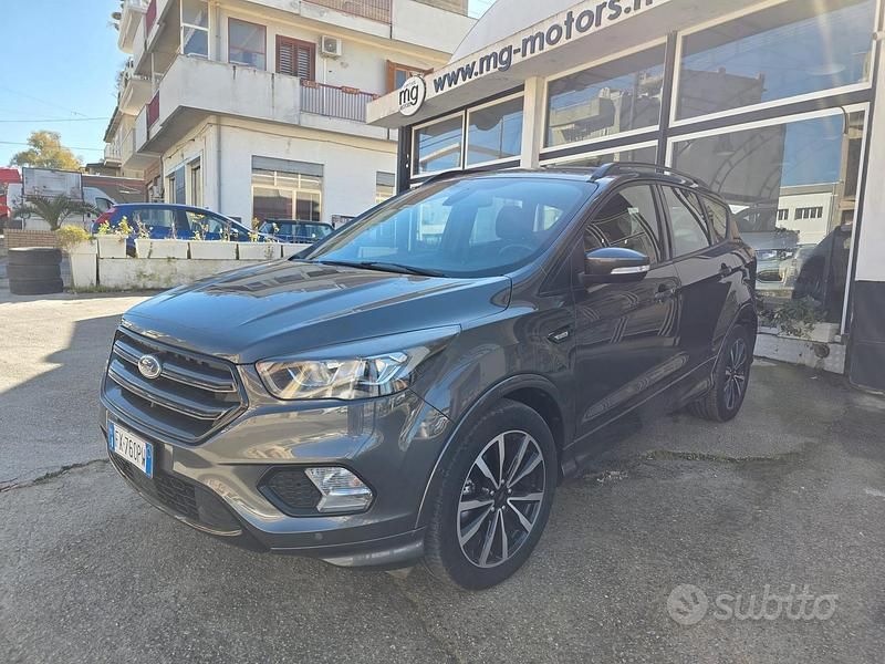 Usata Ford Kuga Titanium S 120 CV (88 kW) 2019 Grigio SUV