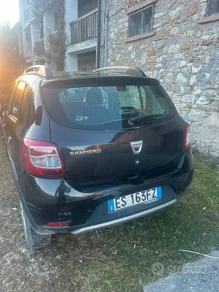 Usata Dacia Sandero Stepway 90 CV (66 kW) 2013 Nero Berlina