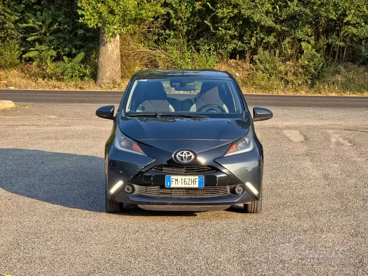 Usata Toyota Aygo X-play 69 CV (50 kW) 2017 Grigio Utilitaria