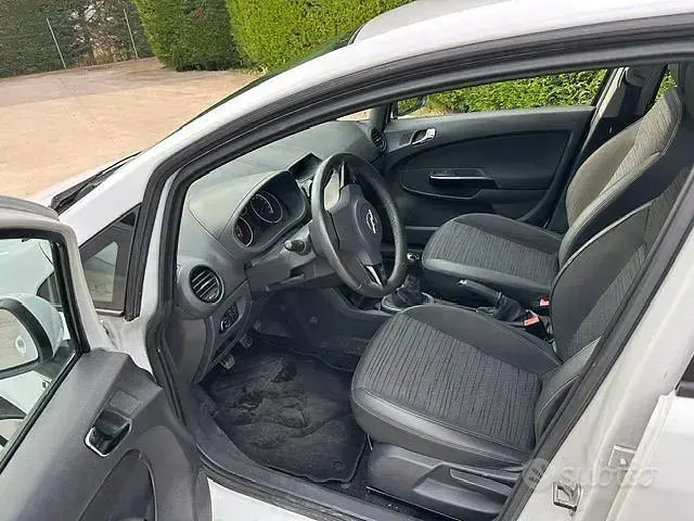 Używany Opel Corsa 85 KM (62 kW) 2014 Biały Hatchback