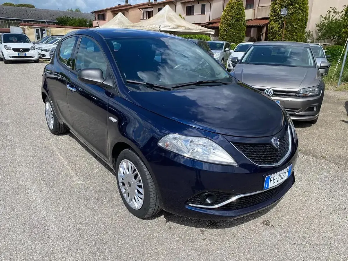 Usata Lancia Ypsilon Silver 69 CV (50 kW) 2016 Blu Utilitaria