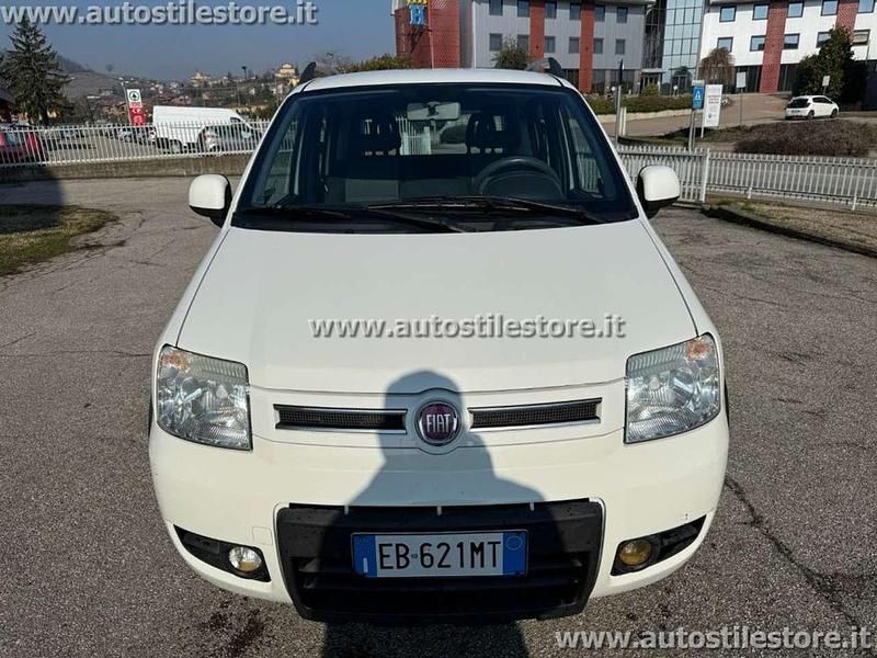 Usata Fiat Panda 4x4 69 CV (50 kW) 2010 Bianco pastello Utilitaria