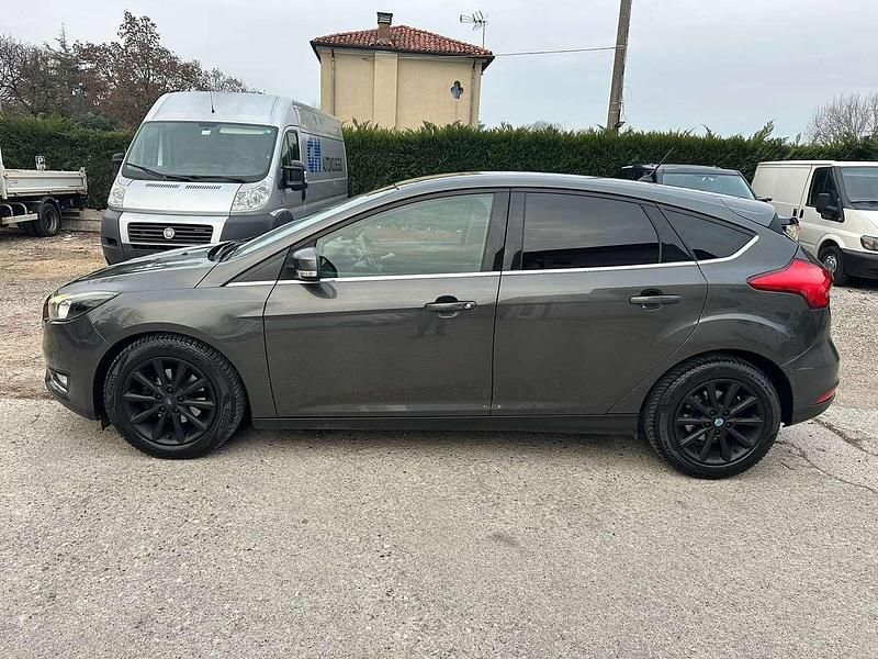 Usata Ford Focus Titanium S 120 CV (88 kW) 2016 Grigio Berlina