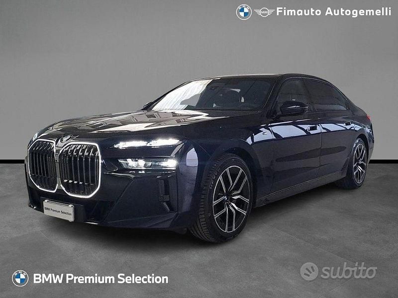 Usata BMW 740 M Sport 286 CV (210 kW) 2025 Blu / metallizzato Berlina