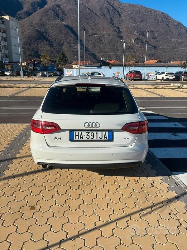 Usado Audi A4 177 CV (130 kW) 2011 Blanco Familiar